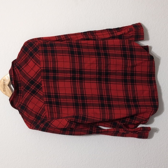 4/$12 Garage Red and Black Plaid Long Sleeve Button Down Top Women's size Medium - Picture 7 of 7